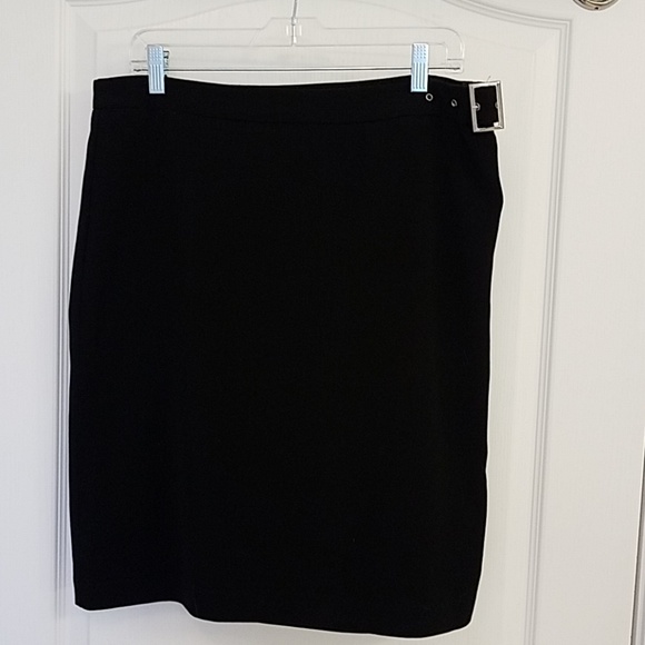 Classy Black Skirt - Picture 1 of 3